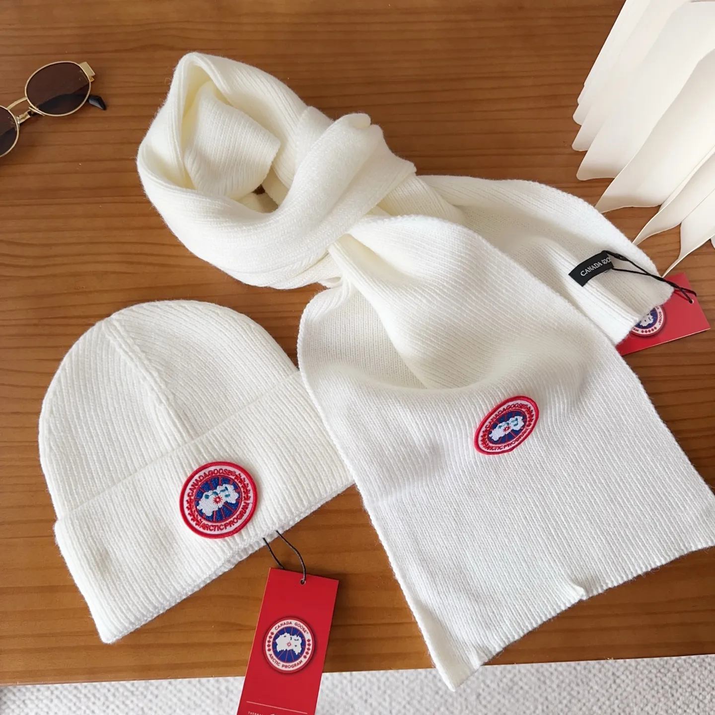💰90 CANADA GOOSE Canada Goose winter warm cashmere cold hat. Rabbit wool material, thick feel, not easy to deform. Fashionable and versatile couple hat, imported embroidery logo, cashmere cotton yarn, head circumference: 55-58cm